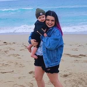 Meet your Posher, Lora